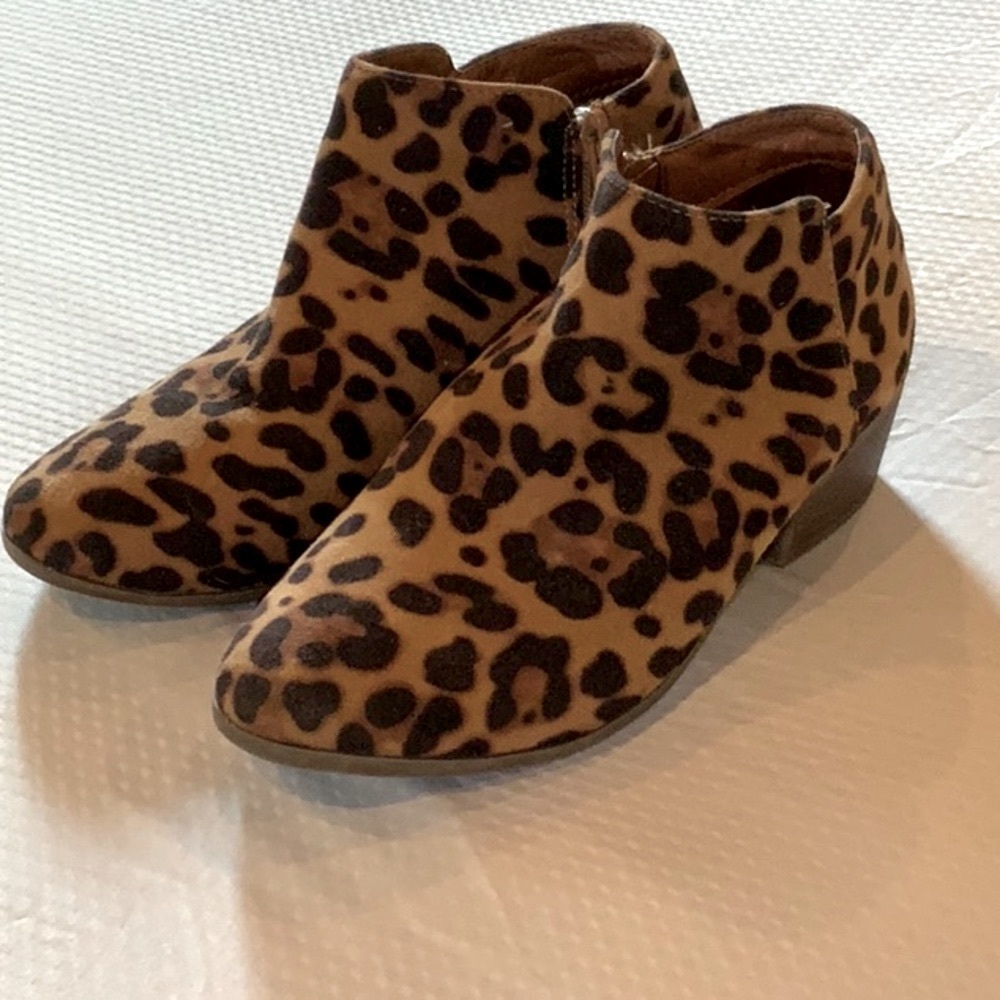 Bella Marie leopard booties
